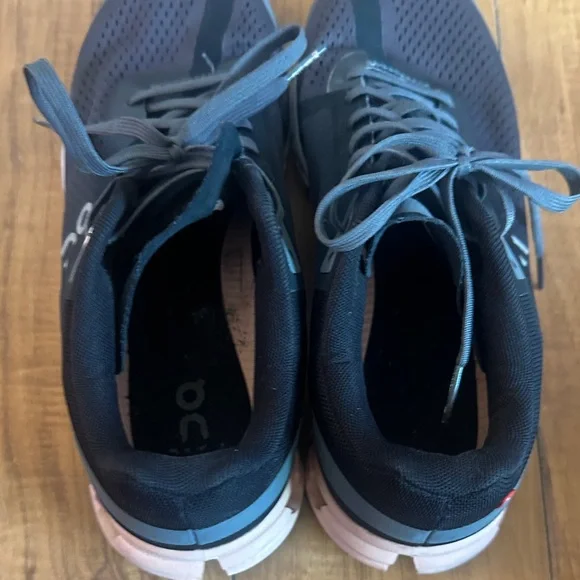 On cloud Running Women's Charcoal and White Athletic Shoes 8.5 - Picture 6 of 6